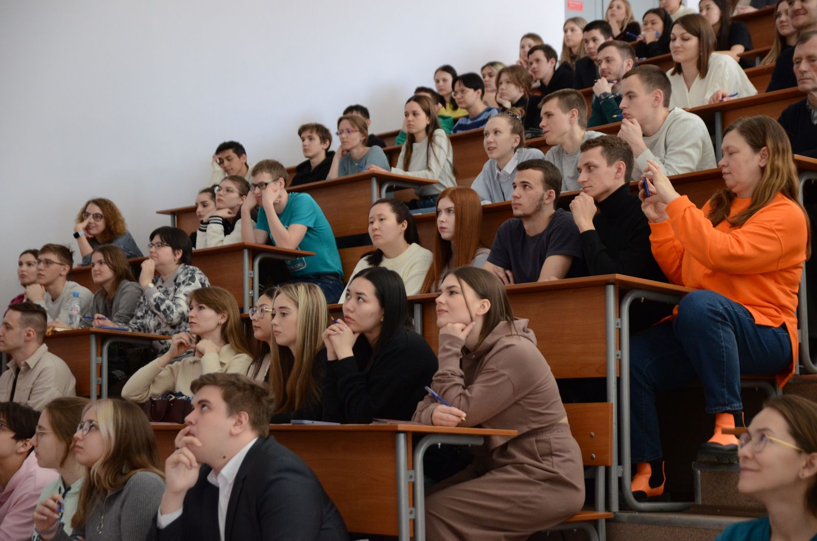 Участниками Тотального диктанта в ЮУрГУ стали более 300 человек -  Южно-Уральский государственный университет